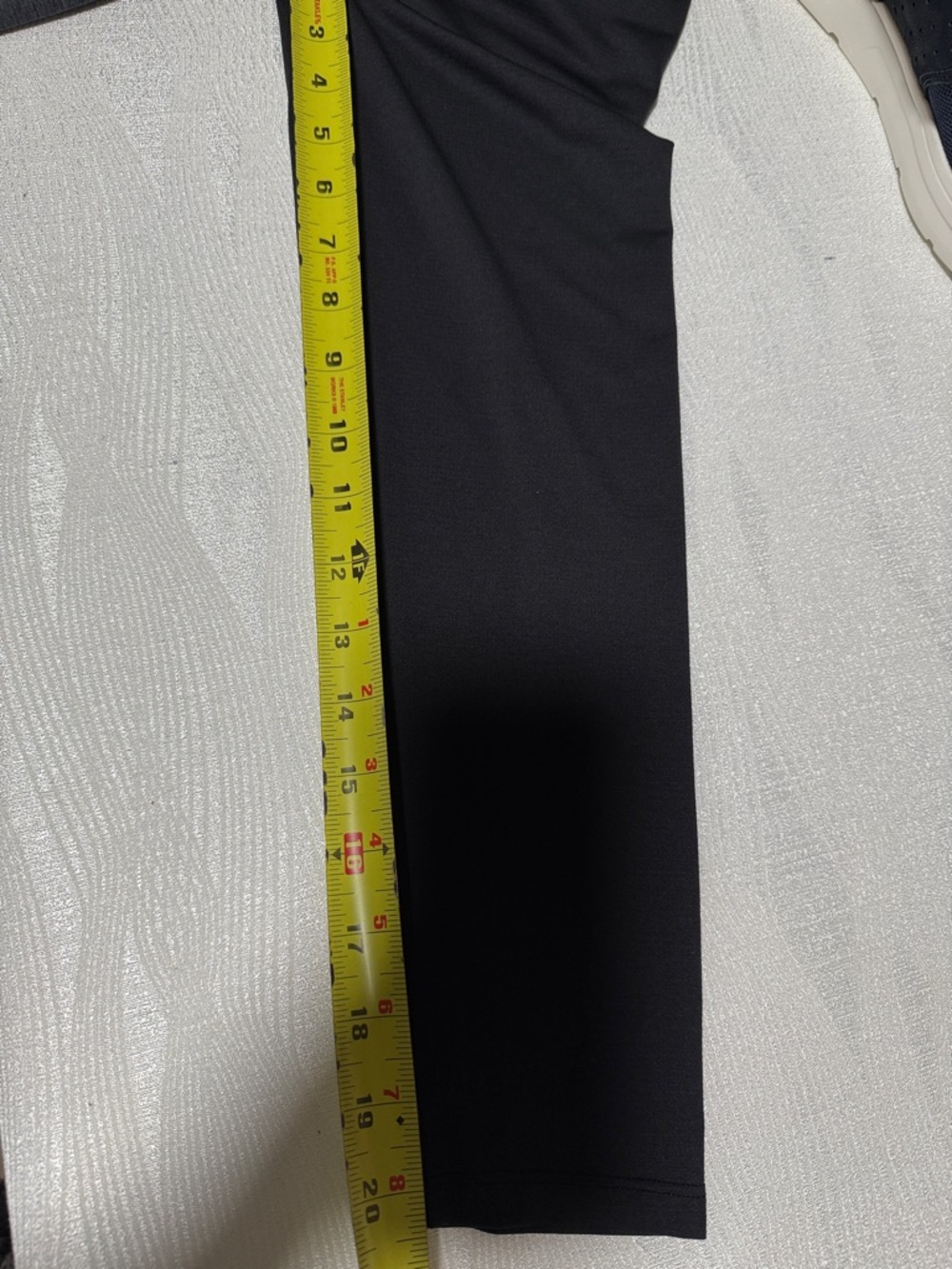 Lululemon Men's Black Long Sleeve Shirt - Picture 7 of 10